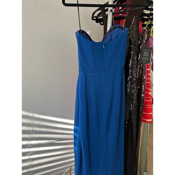 Katie May Pamela Gown in Ocean - Picture 5 of 8